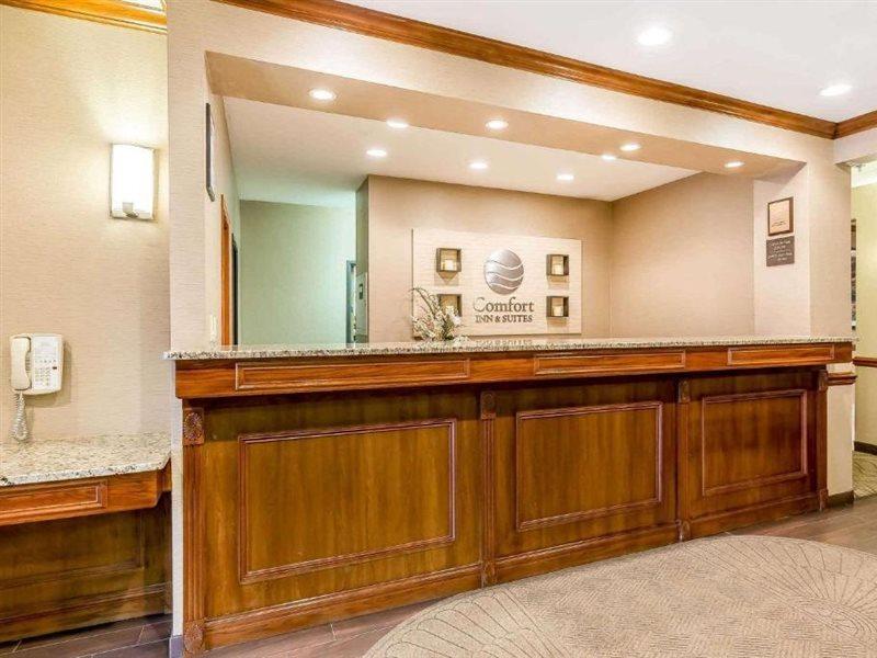 Comfort Inn & Suites East Moline Near I-80 Екстериор снимка