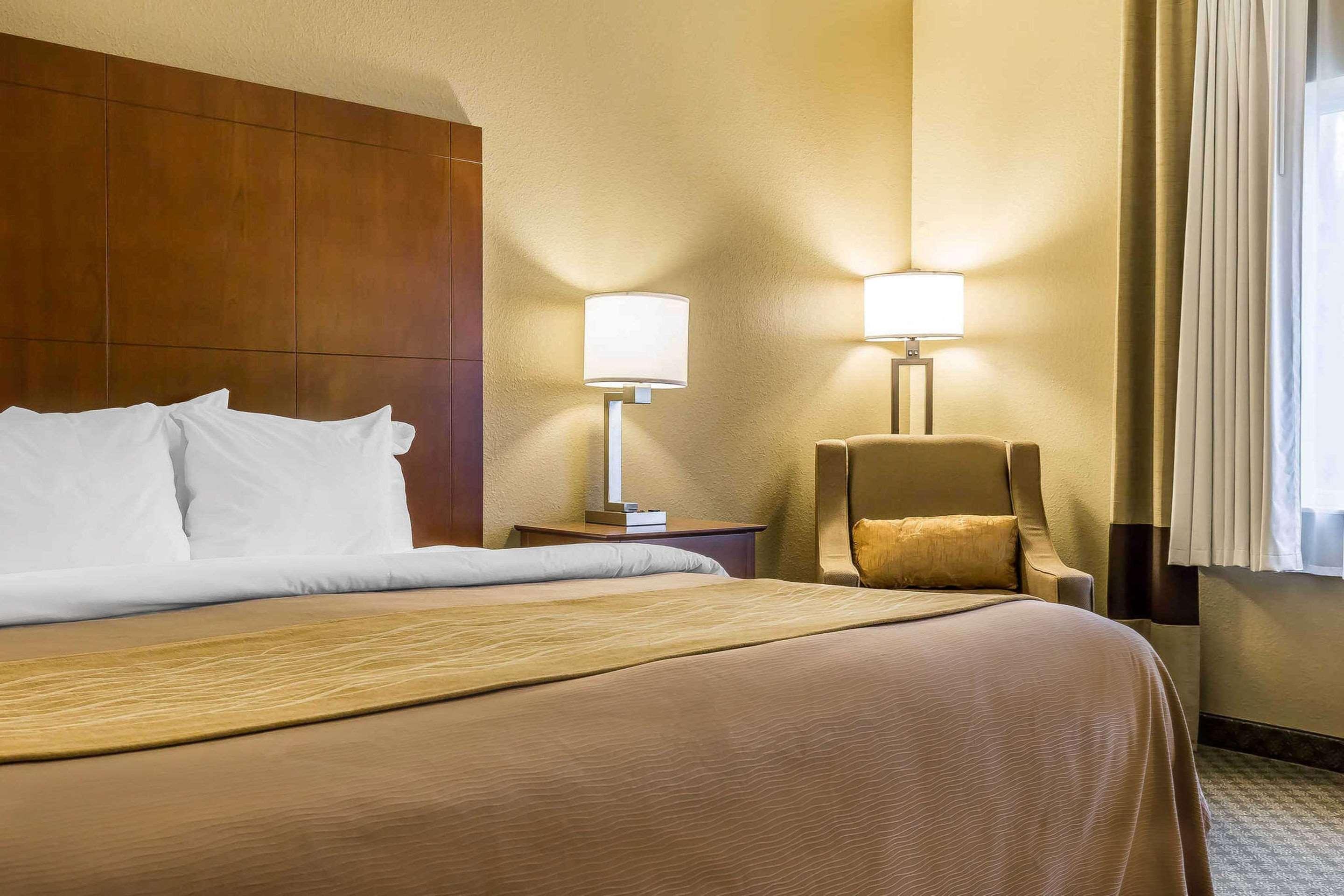 Comfort Inn & Suites East Moline Near I-80 Екстериор снимка