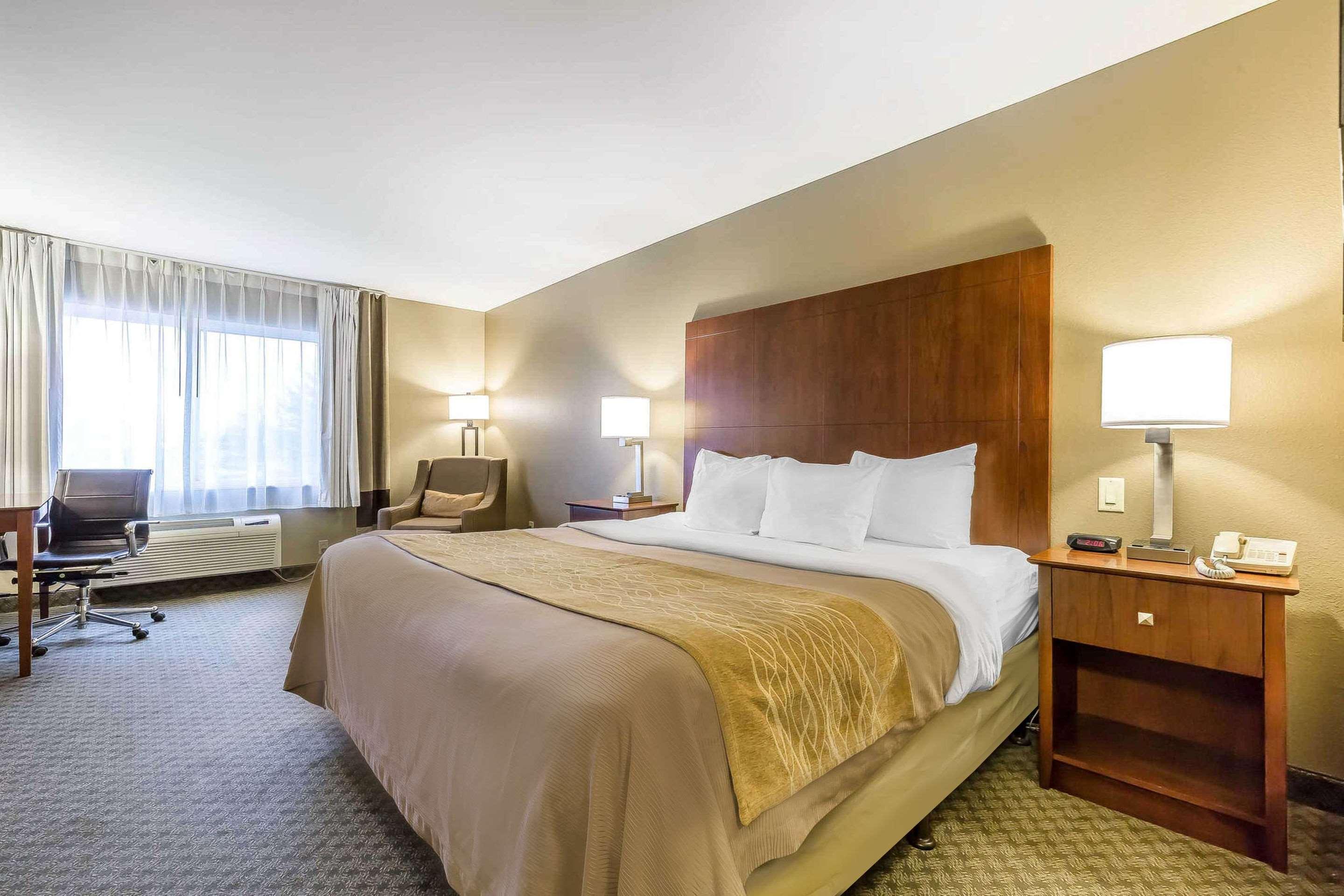 Comfort Inn & Suites East Moline Near I-80 Екстериор снимка