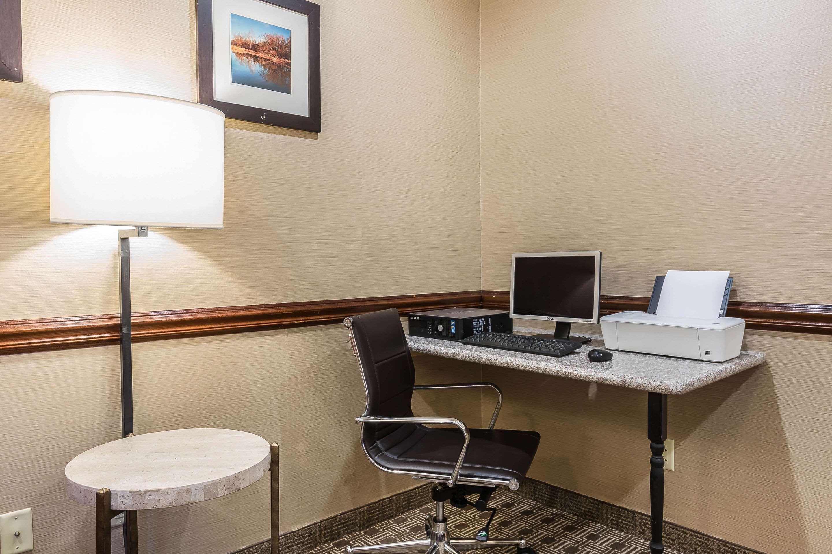 Comfort Inn & Suites East Moline Near I-80 Екстериор снимка