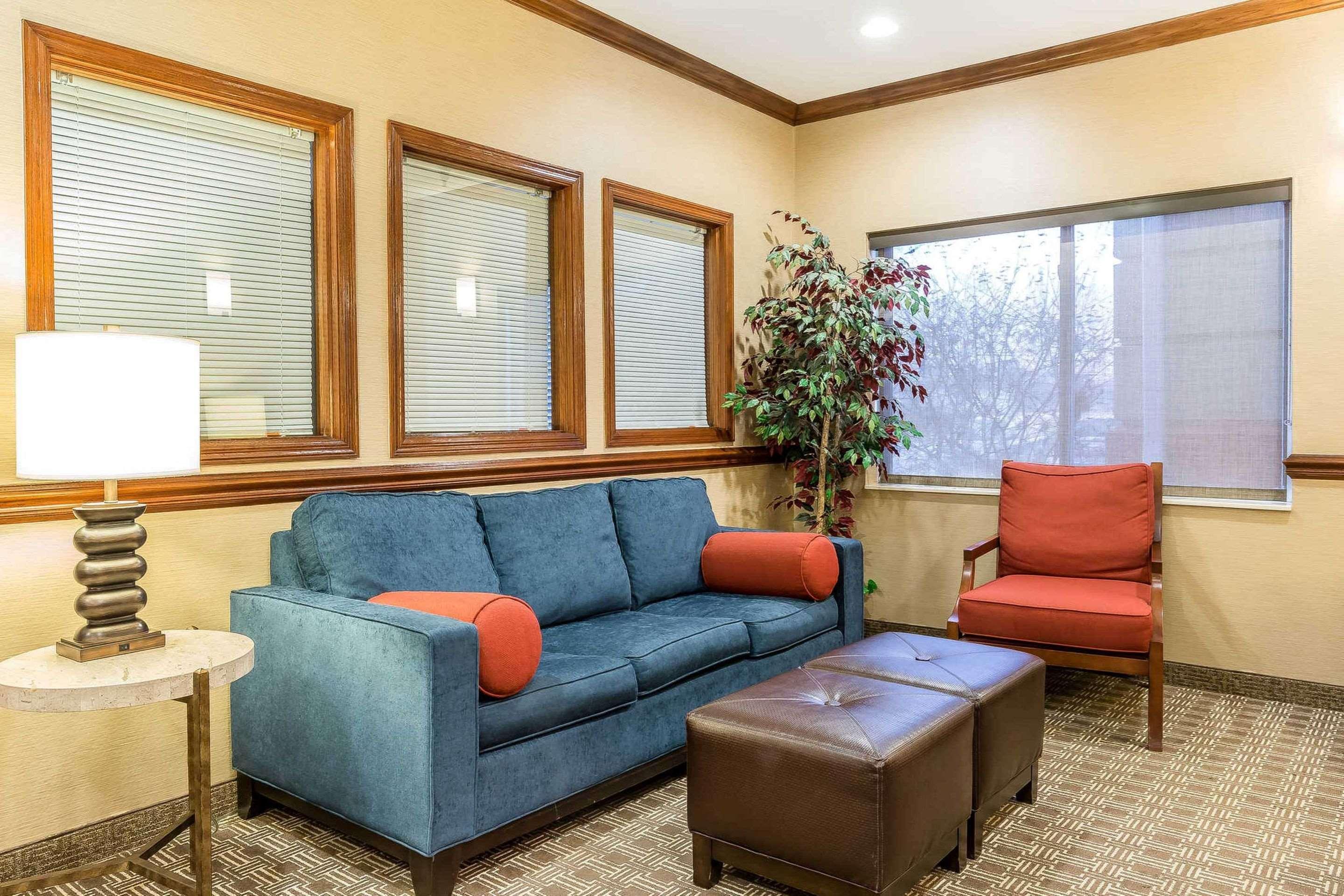 Comfort Inn & Suites East Moline Near I-80 Екстериор снимка