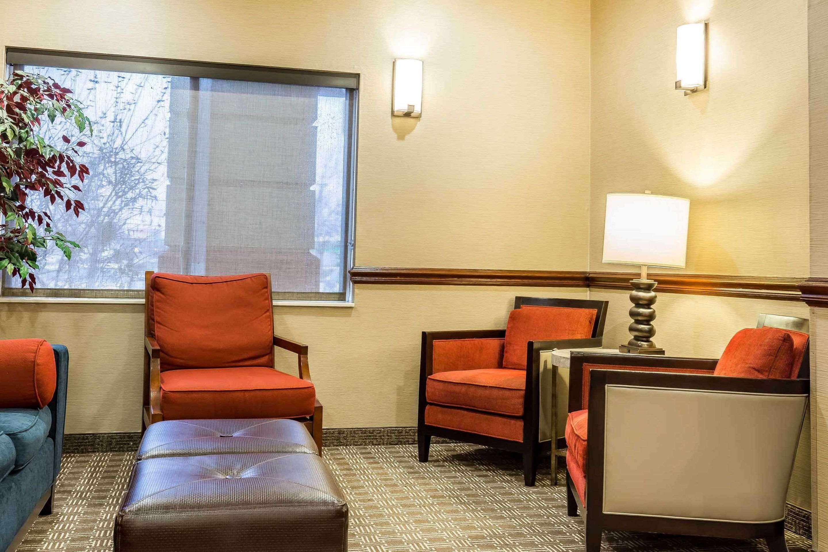Comfort Inn & Suites East Moline Near I-80 Екстериор снимка