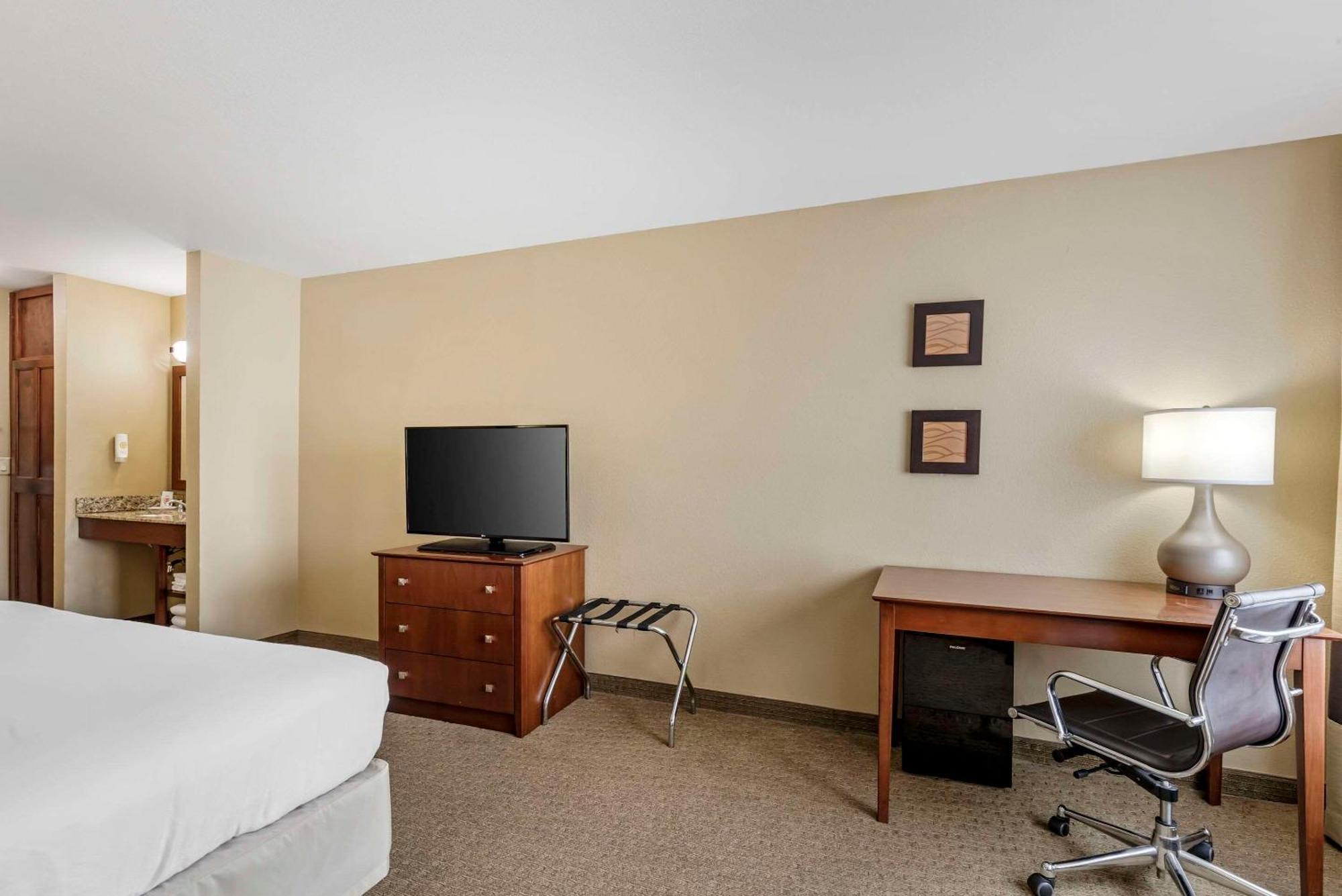 Comfort Inn & Suites East Moline Near I-80 Екстериор снимка
