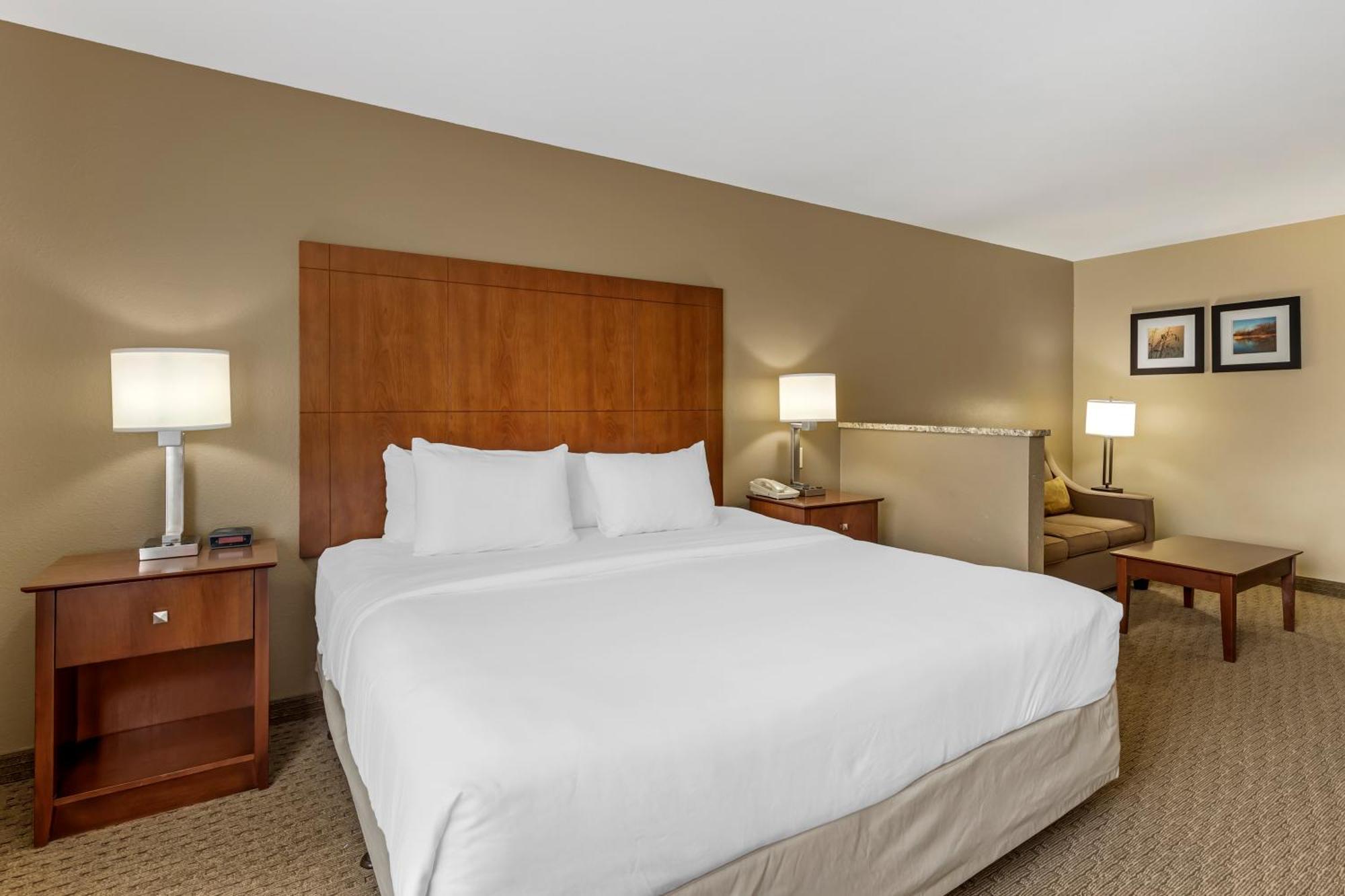 Comfort Inn & Suites East Moline Near I-80 Екстериор снимка